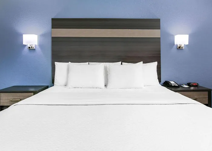 Days Inn By Wyndham Waco Near Downtown University